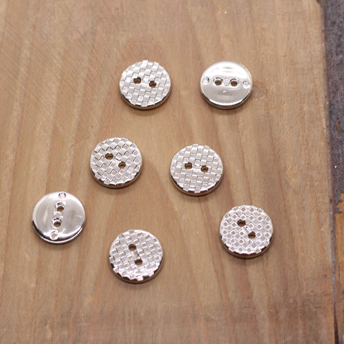 Bouton DAMIER 12mm - Argent Mercerie Sélection Gaspard & Léonie | Gaspard et Léonie Tissus en ligne et Mercerie à Toulouse