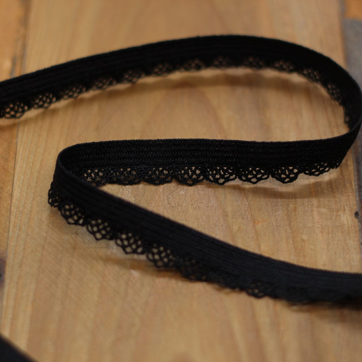 Elastique à picots Dentelle lingerie 12mm - Noir (vendu x10cm) Mercerie Sélection Gaspard & Léonie | Gaspard et Léonie Tissus en ligne et Mercerie à Toulouse