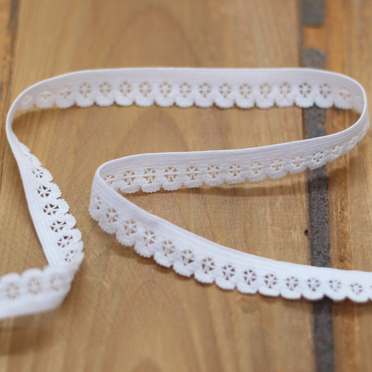 Elastique Dentelle à picots lingerie 13mm - Blanc (vendu x10cm) Mercerie Sélection Gaspard & Léonie | Gaspard et Léonie Tissus en ligne et Mercerie à Toulouse
