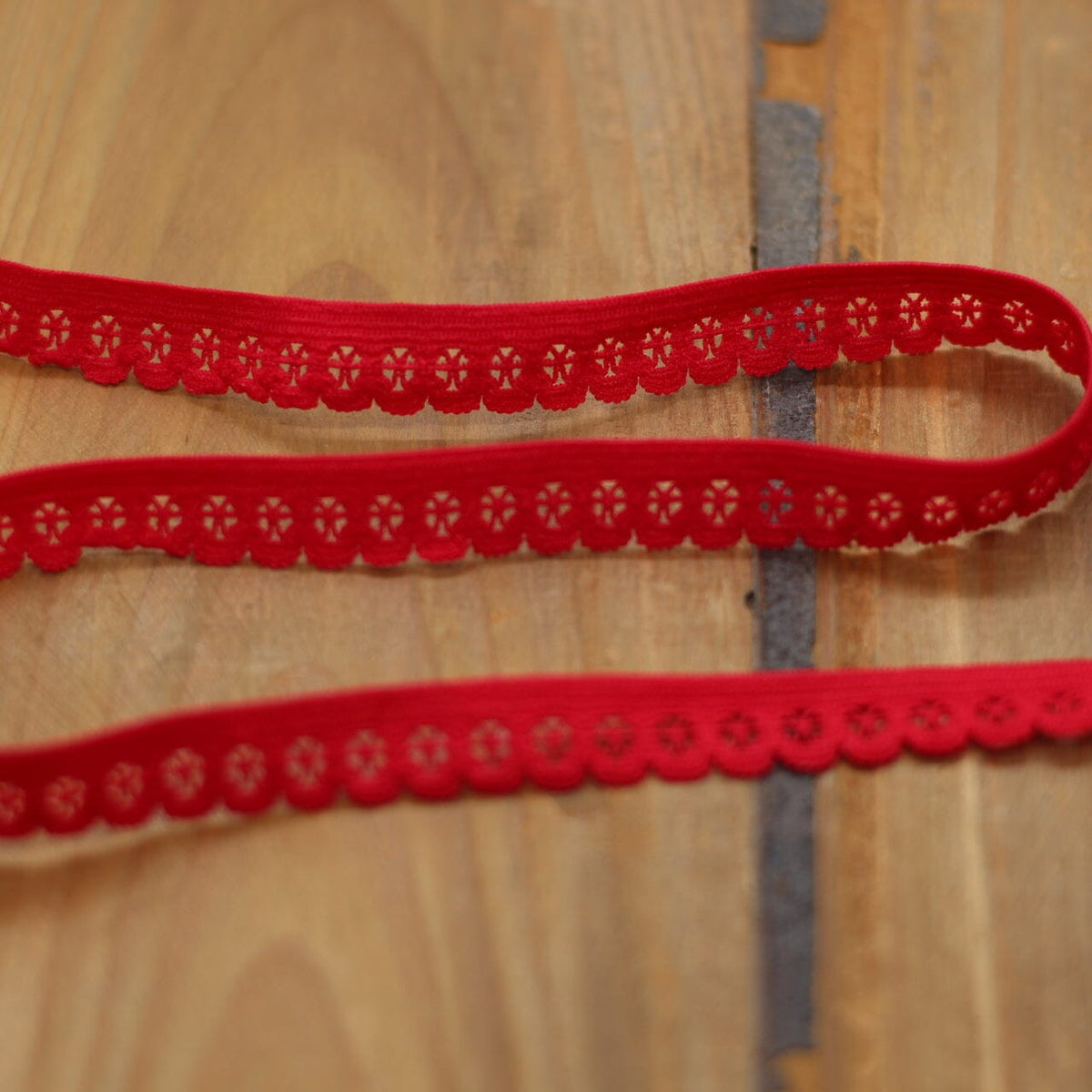 Elastique Dentelle à picots lingerie 13mm - Rouge (vendu x10cm) Mercerie Sélection Gaspard & Léonie | Gaspard et Léonie Tissus en ligne et Mercerie à Toulouse