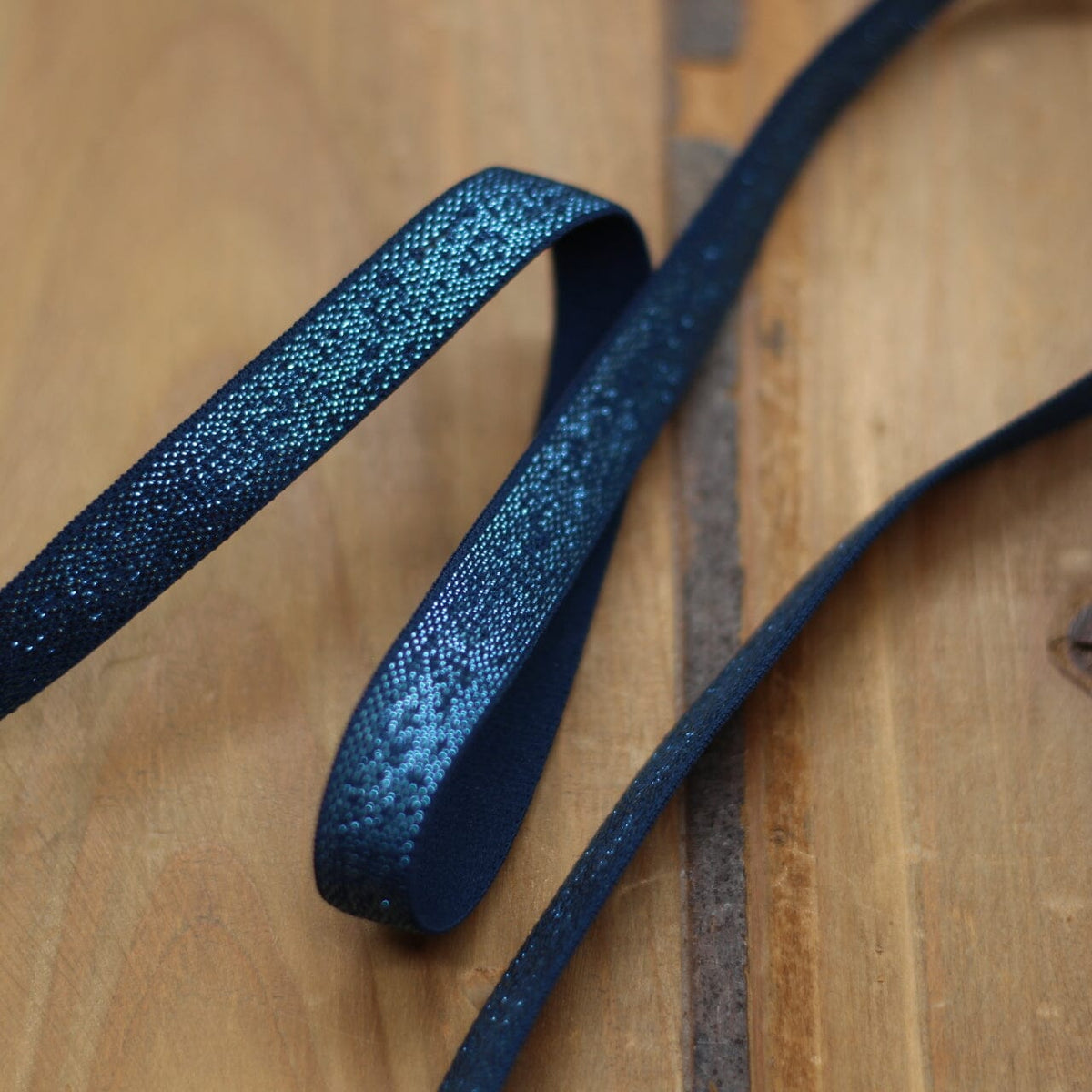Elastique Lurex Bleu 10mm (Vendu x10cm) Mercerie Sélection Gaspard & Léonie | Gaspard et Léonie Tissus en ligne et Mercerie à Toulouse