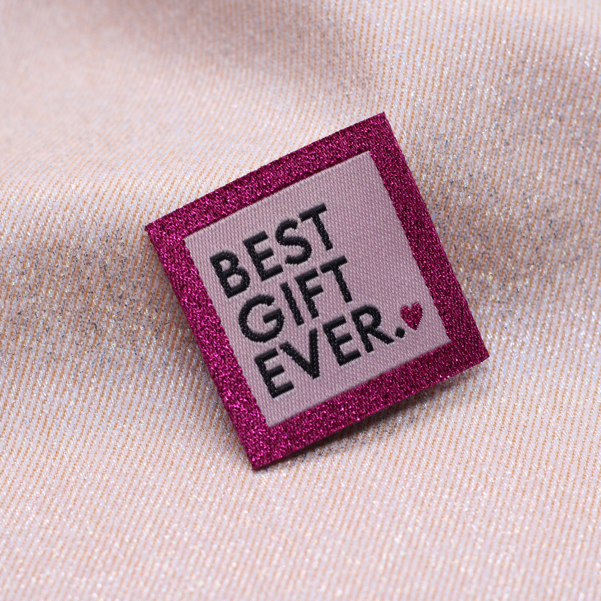 Etiquette tissée - "BEST GIFT EVER" - BOHIN Etiquettes à coudre Bohin | Gaspard et Léonie Tissus en ligne et Mercerie à Toulouse
