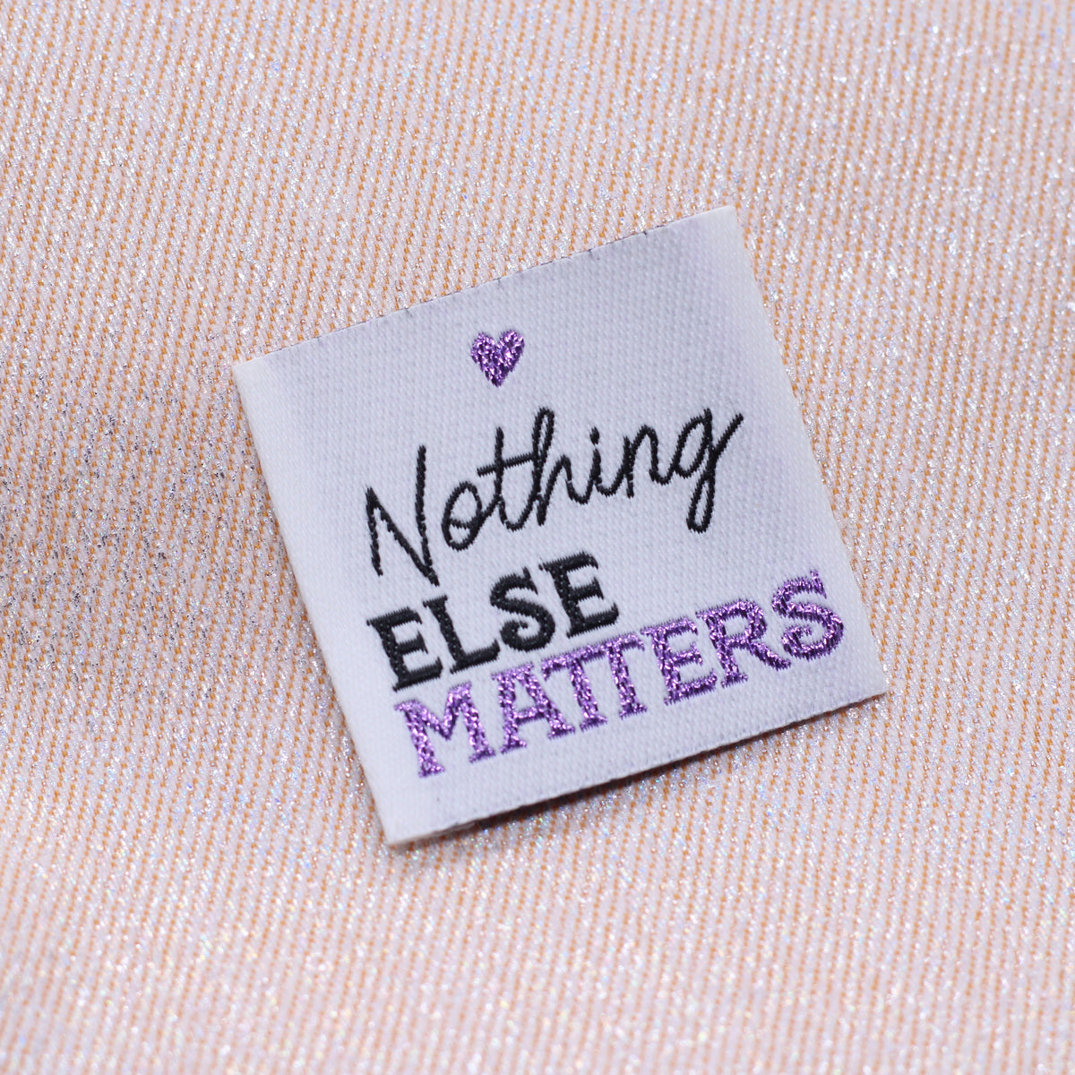 Etiquette tissée - "NOTHING ELSE MATTERS" - BOHIN Etiquettes à coudre Bohin | Gaspard et Léonie Tissus en ligne et Mercerie à Toulouse