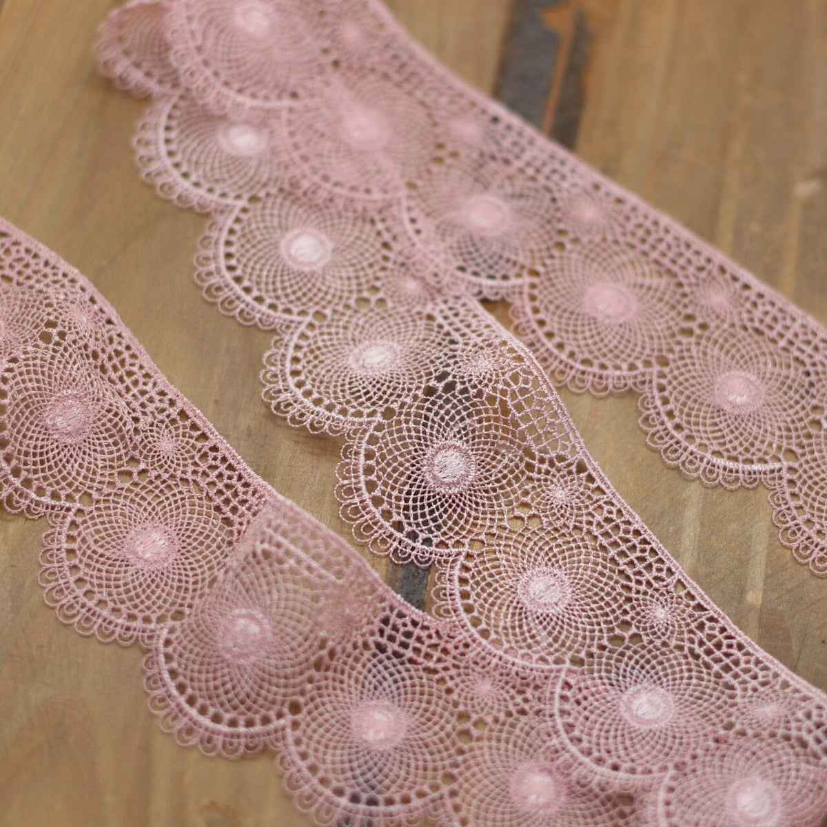 Guipure Dentelle - Vieux rose- 40mm (Vendu x10cm) Mercerie L'atelier de Gaspard et Léonie | Gaspard et Léonie Tissus en ligne et Mercerie à Toulouse