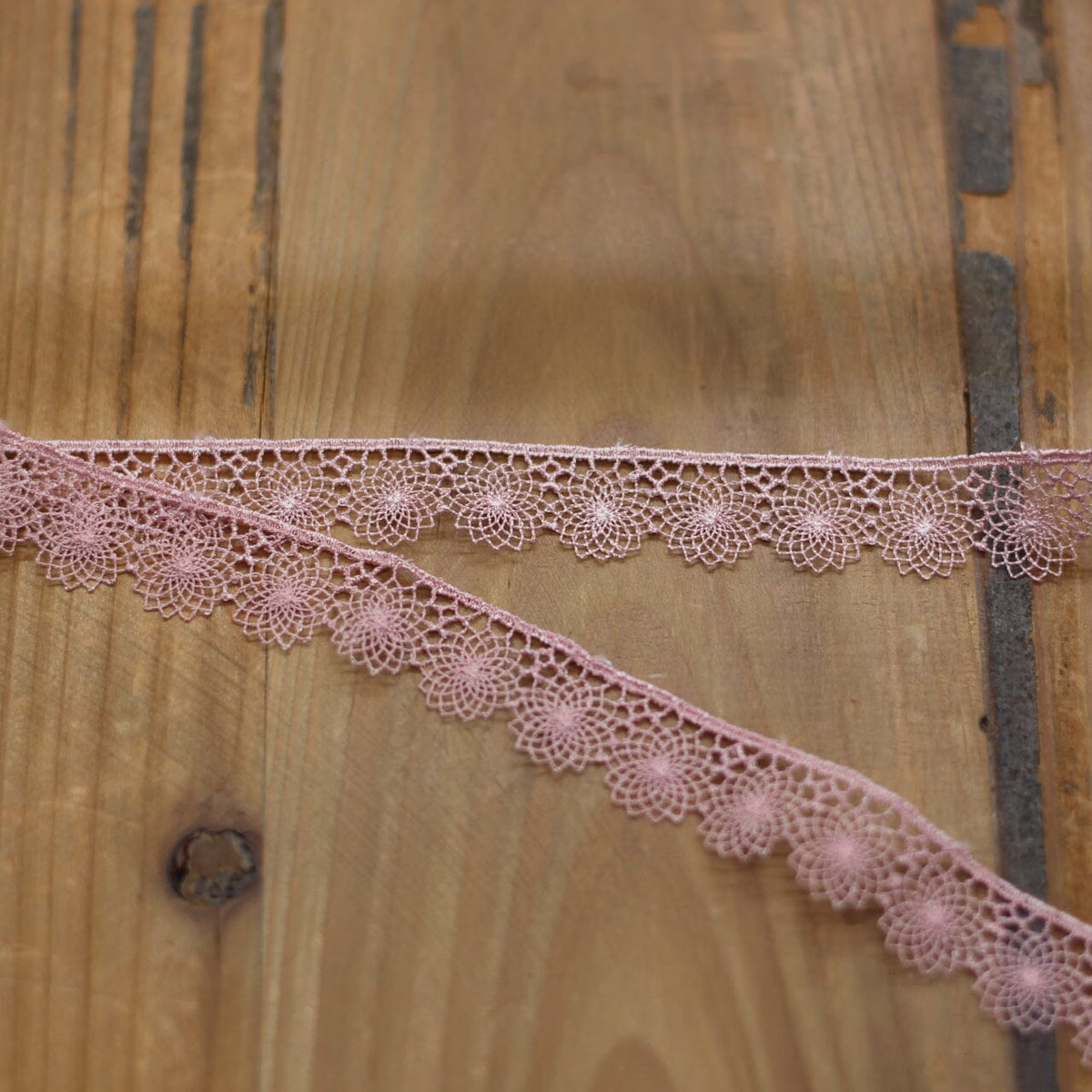 Guipure Ruban Dentelle - Vieux rose - 16mm (Vendu x10cm) Mercerie L'atelier de Gaspard et Léonie | Gaspard et Léonie Tissus en ligne et Mercerie à Toulouse