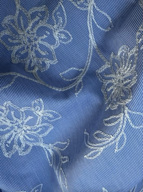 Tissu Coton à fines rayures et broderies florales- CARLA (Vendu x10cm) Tissus MY DRESS MADE | Gaspard et Léonie Tissus en ligne et Mercerie à Toulouse