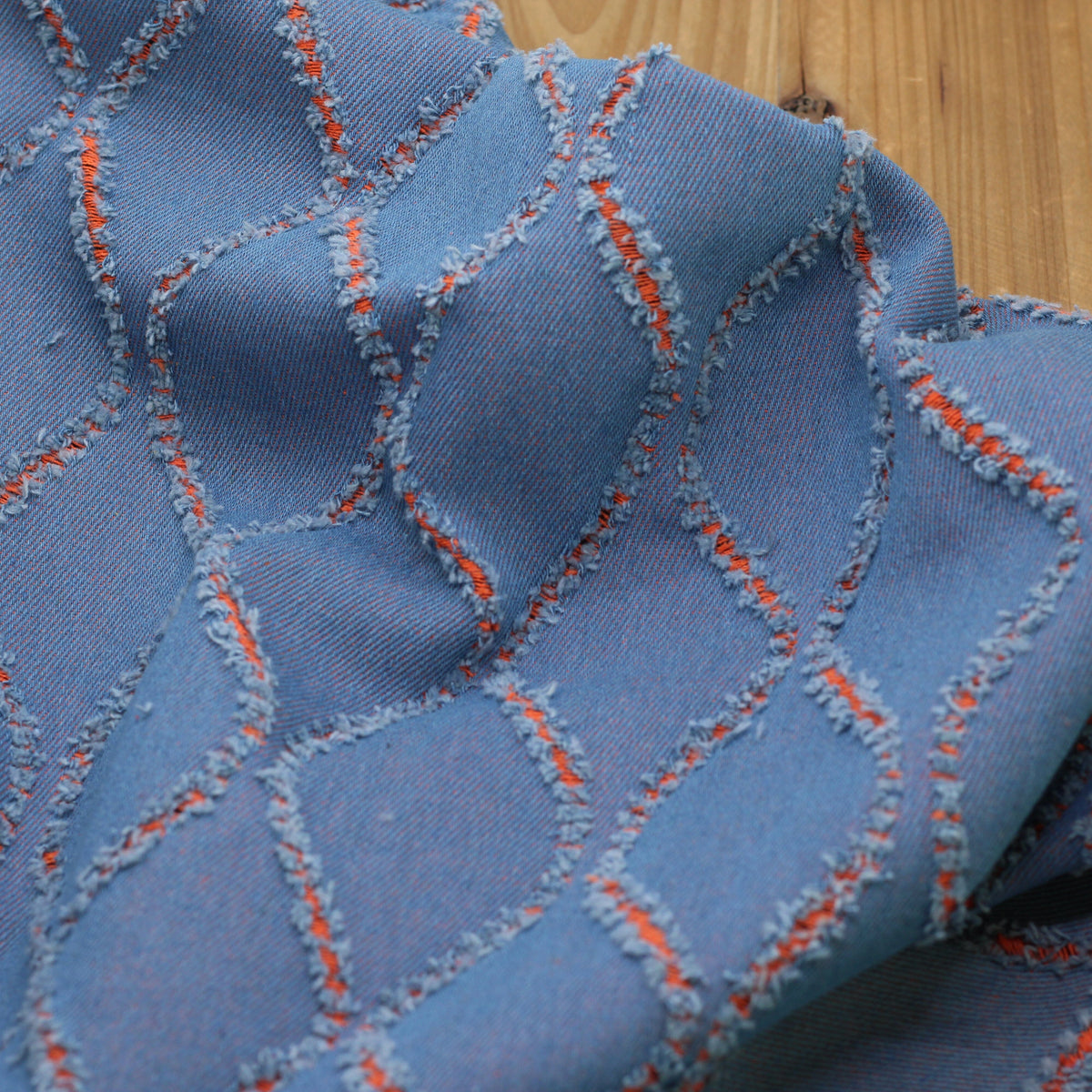Tissu coton denim - WAVES - Bleu Moyen/Orange (Vendu x10cm) Tissus Sélection Gaspard & Léonie | Gaspard et Léonie Tissus en ligne et Mercerie à Toulouse