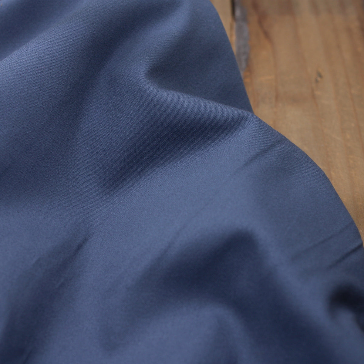 Tissu Fine Gabardine de coton unie Stretch - Bleu denim (Vendu par 10cm Tissus Sélection Gaspard & Léonie | Gaspard et Léonie Tissus en ligne et Mercerie à Toulouse