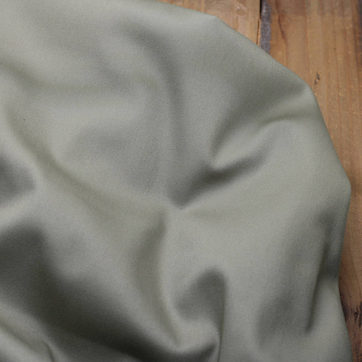 Tissu Fine Gabardine de coton unie Stretch - Vert Kaki (Vendu par 10cm) Tissus Sélection Gaspard & Léonie | Gaspard et Léonie Tissus en ligne et Mercerie à Toulouse