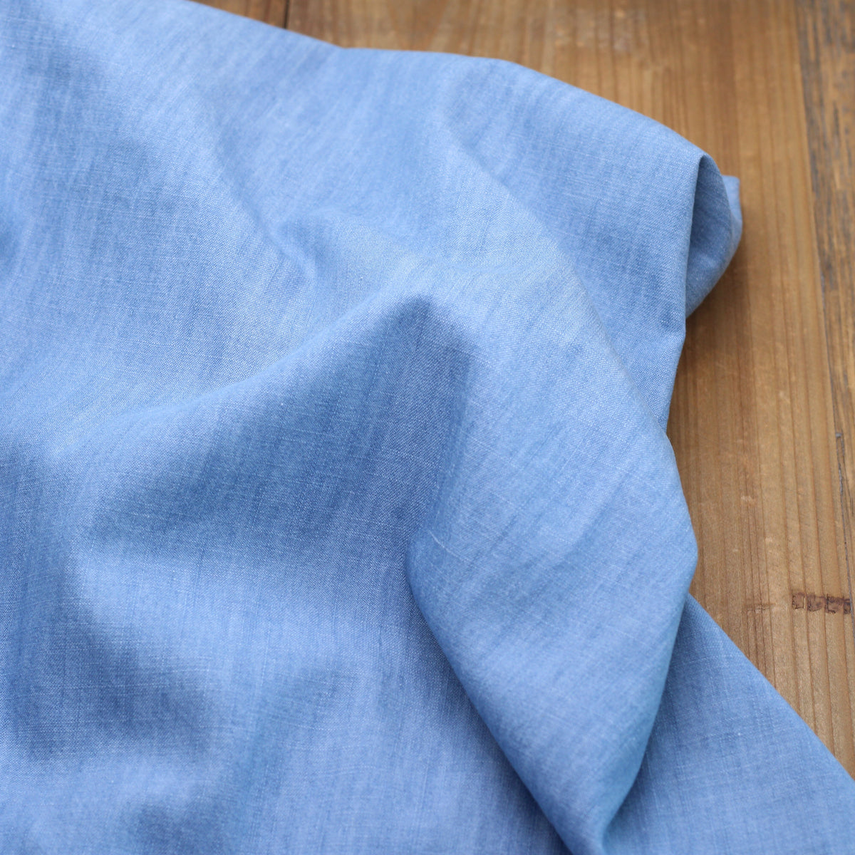 Tissu fine toile DENIM Slub - Bleu clair (Vendu x10cm) Tissus Sélection Gaspard & Léonie | Gaspard et Léonie Tissus en ligne et Mercerie à Toulouse