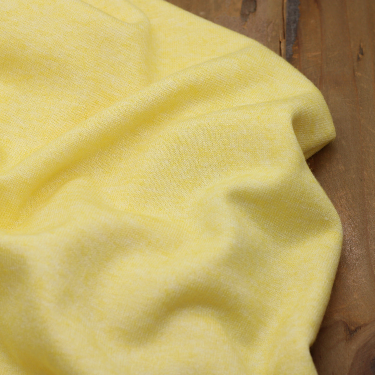 Tissu fines Mailles Viscose tricot - Jaune Chiné (Vendu x10cm) Tissus Sélection Gaspard & Léonie | Gaspard et Léonie Tissus en ligne et Mercerie à Toulouse