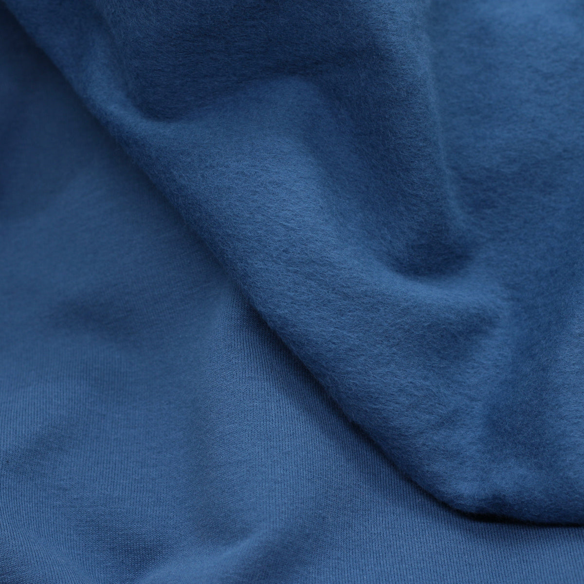 Tissu French Terry Gratté Uni GOTS- Bleu denim (Vendu x10cm) Tissus Sélection Gaspard & Léonie | Gaspard et Léonie Tissus en ligne et Mercerie à Toulouse