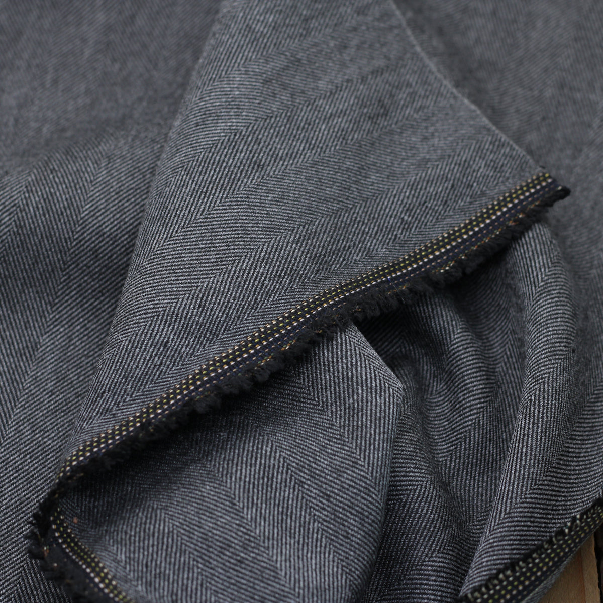 Tissu Herringbone 15MM Stretch - Gris (vendu x10cm) Tissus Sélection Gaspard & Léonie | Gaspard et Léonie Tissus en ligne et Mercerie à Toulouse