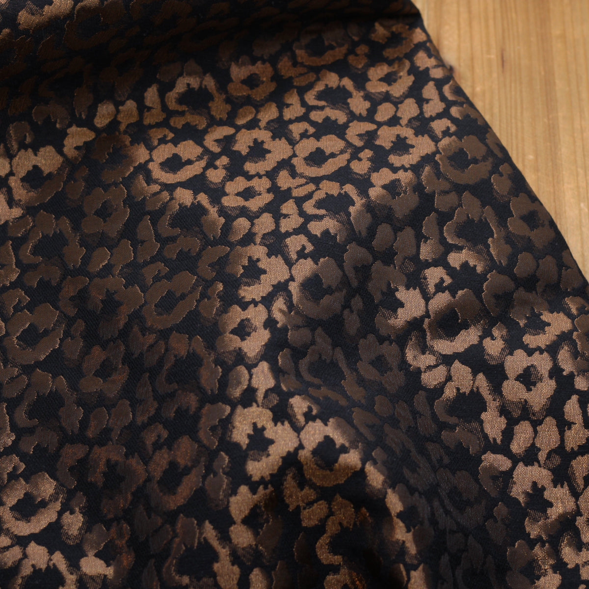 Tissu Jacquard Lurex LEO - Bronze/Noir (Vendu x10cm) Tissus Sélection Gaspard & Léonie | Gaspard et Léonie Tissus en ligne et Mercerie à Toulouse