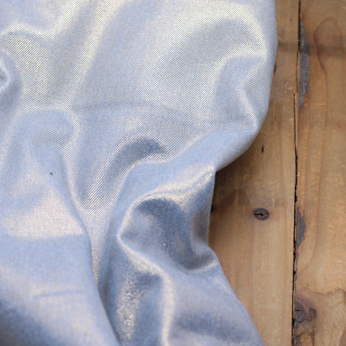 Tissu Jean 11 oz- Blau clair irisé Or Doré (Vendu x10cm) Tissus Sélection Gaspard & Léonie | Gaspard et Léonie Tissus en ligne et Mercerie à Toulouse
