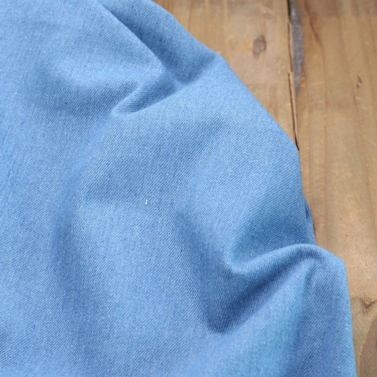 Tissu Jean Denim - Bleu Clair (Vendu x10cm) Tissus Sélection Gaspard & Léonie | Gaspard et Léonie Tissus en ligne et Mercerie à Toulouse