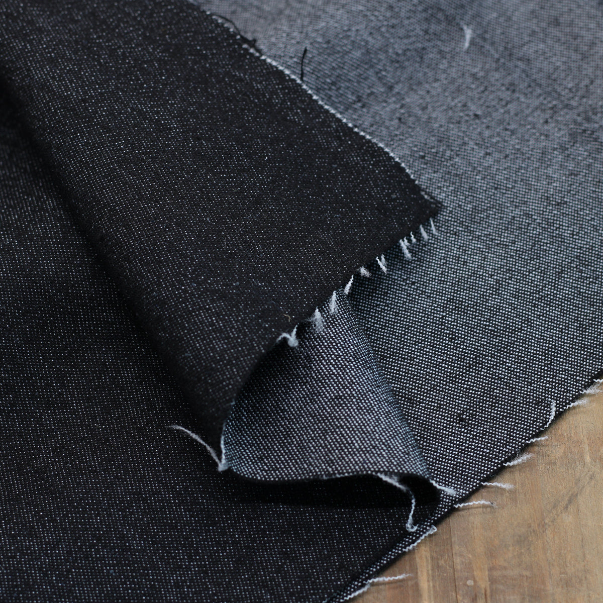 Tissu Jean denim Stretch- Noir (Vendu x10cm) Tissus Sélection Gaspard & Léonie | Gaspard et Léonie Tissus en ligne et Mercerie à Toulouse
