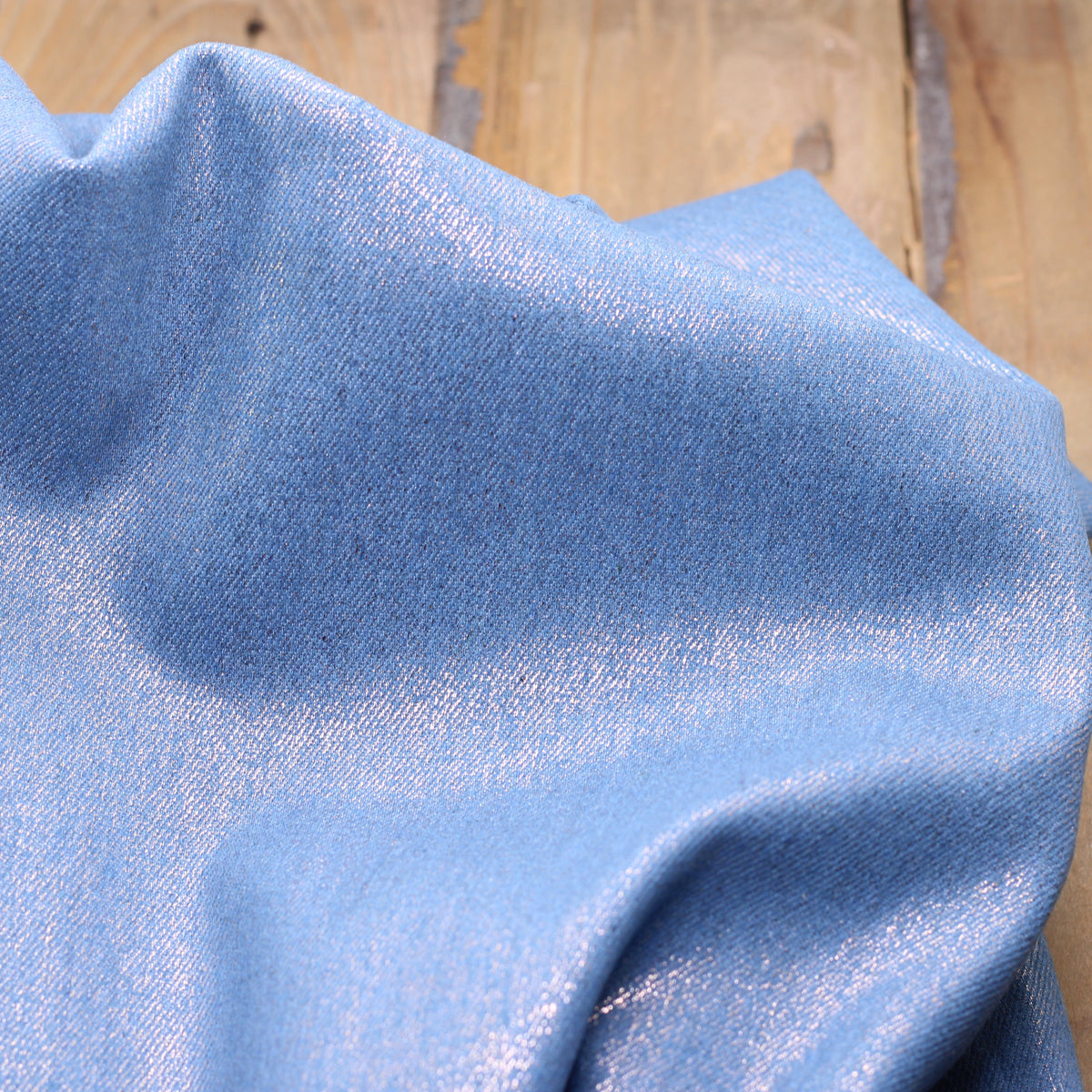Tissu Jean Stretch- Bleu moyen irisé Argent (Vendu x10cm) Tissus Sélection Gaspard & Léonie | Gaspard et Léonie Tissus en ligne et Mercerie à Toulouse