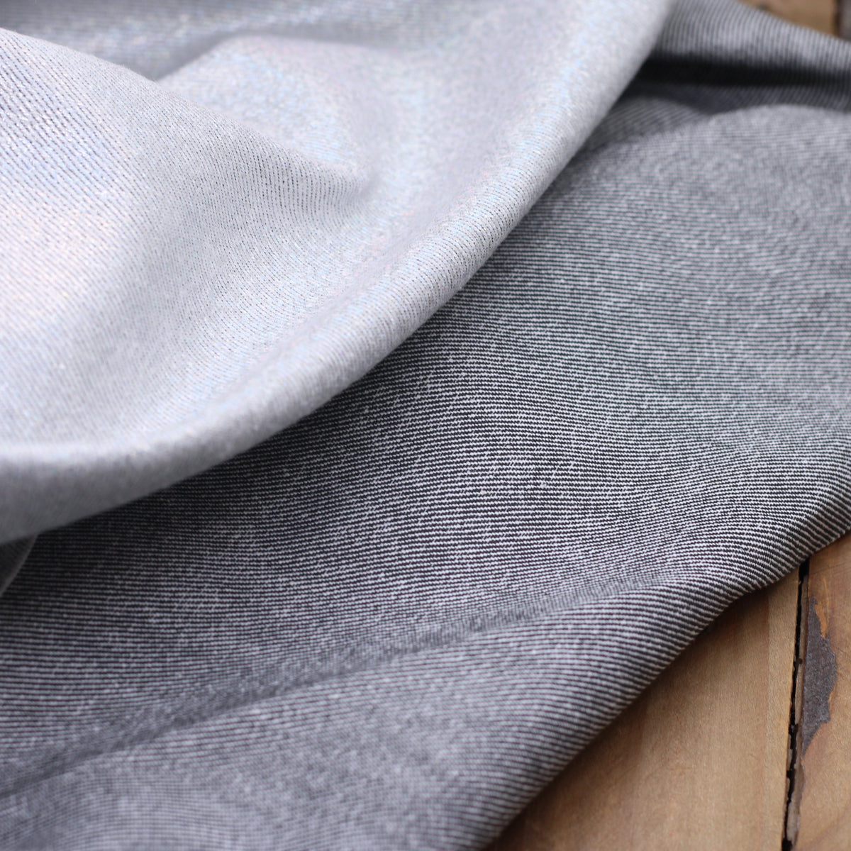 Tissu Jean Stretch irisé 9oz- Noir (Vendu x10cm) Tissus Sélection Gaspard & Léonie | Gaspard et Léonie Tissus en ligne et Mercerie à Toulouse