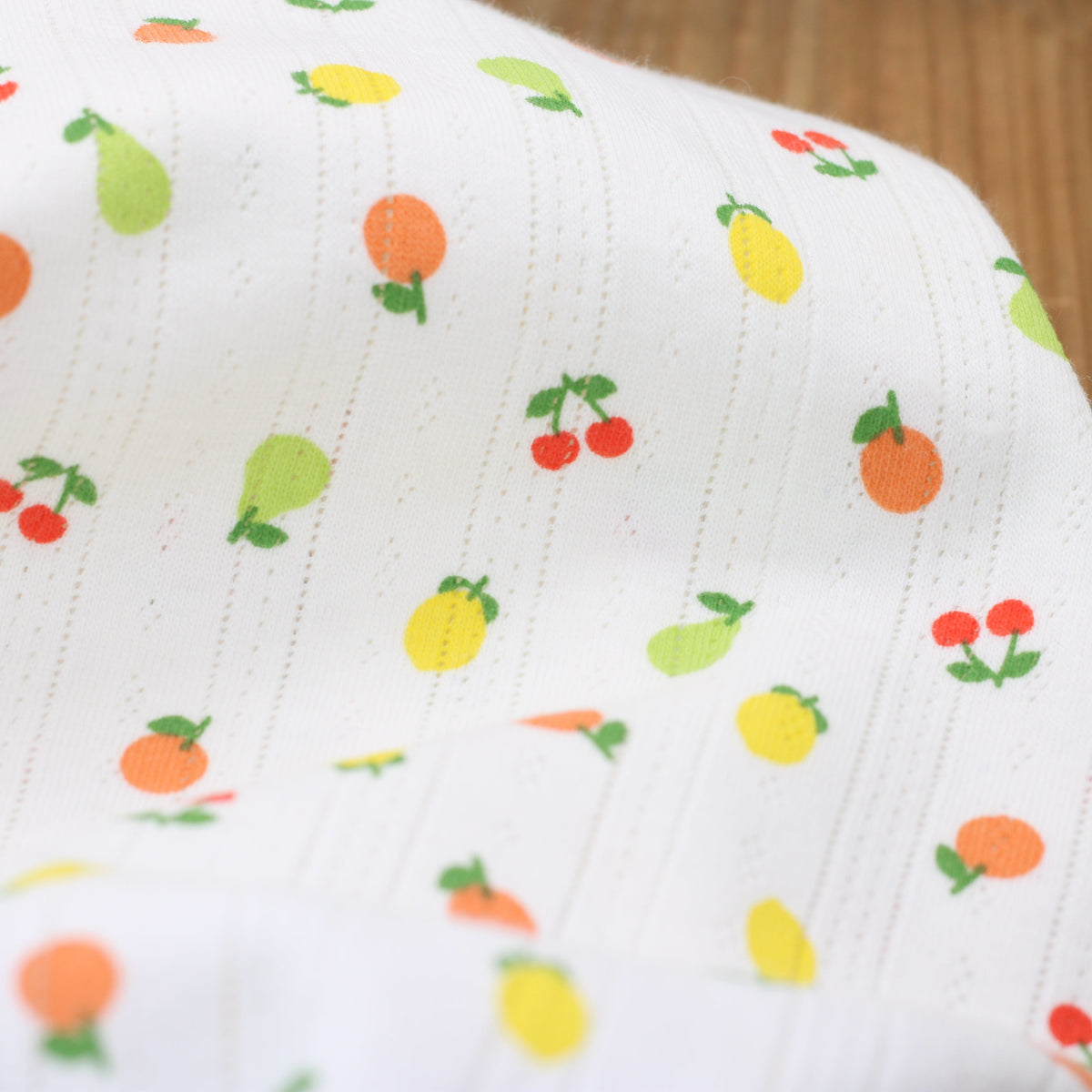 Tissu Jersey de coton Ajouré - FRUITS - Blanc cassé (Vendu x10cm) Tissus Sélection Gaspard & Léonie | Gaspard et Léonie Tissus en ligne et Mercerie à Toulouse