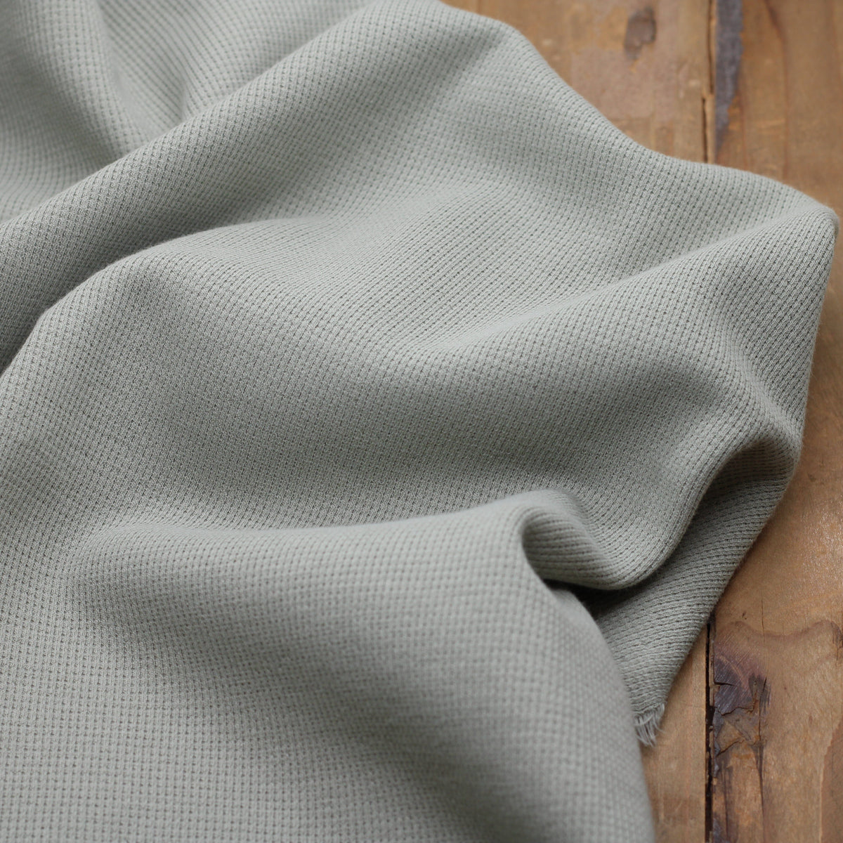 Tissu Jersey de coton gaufré - Vert Amande (Vendu x10cm) Tissus Sélection Gaspard & Léonie | Gaspard et Léonie Tissus en ligne et Mercerie à Toulouse
