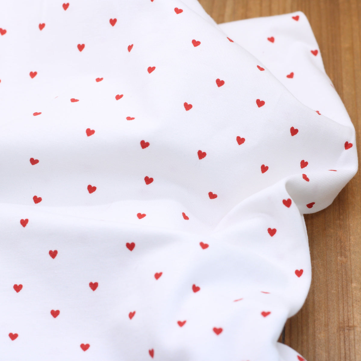 Tissu Jersey de coton - MINI COEURS - Rouge/Blanc (vendu x10cm) Tissus Sélection Gaspard & Léonie | Gaspard et Léonie Tissus en ligne et Mercerie à Toulouse