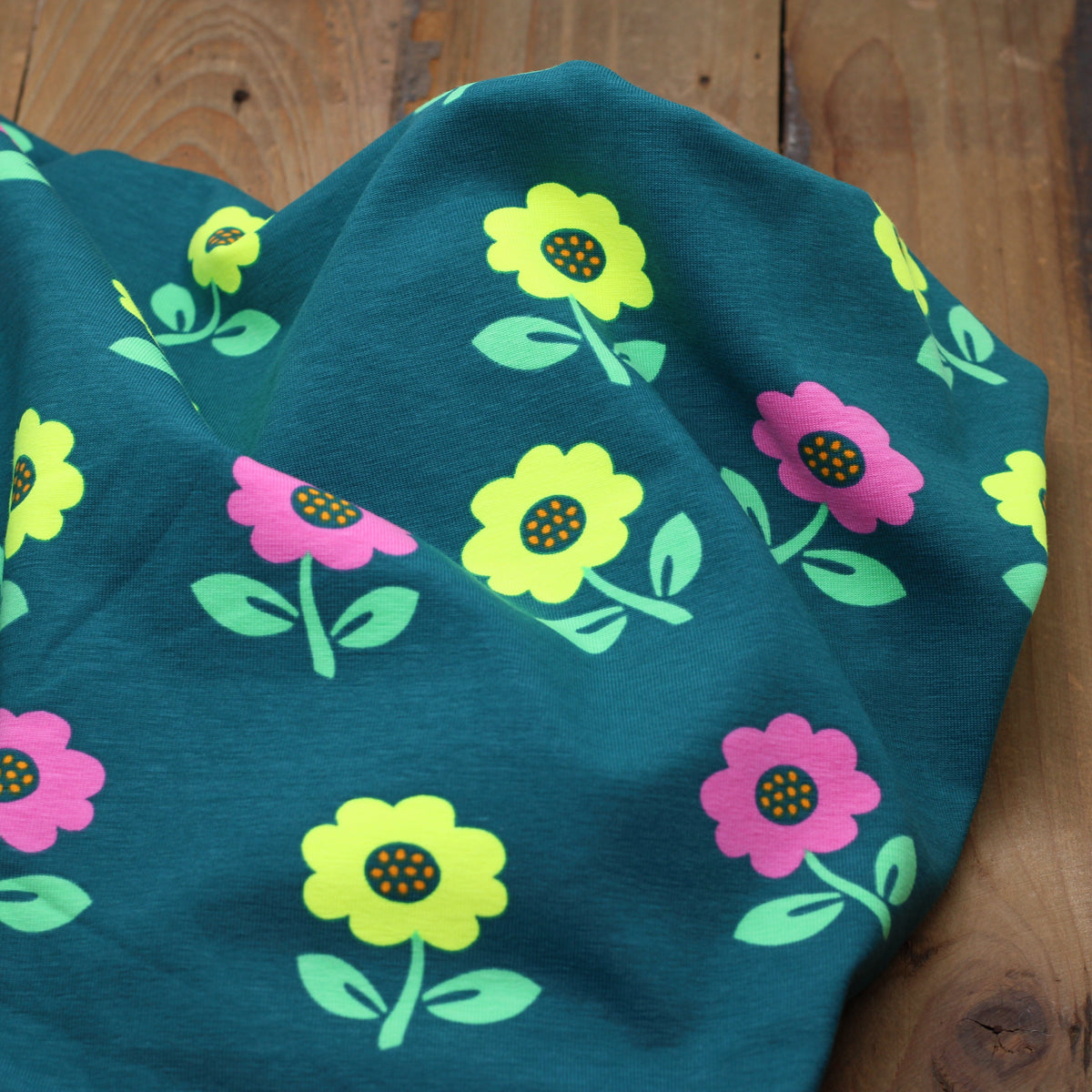 Tissu Jersey de coton - NEON FLOWERS - Vert - POPPY DESIGNED (Vendu x10cm) Tissus POPPY Designed For You | Gaspard et Léonie Tissus en ligne et Mercerie à Toulouse
