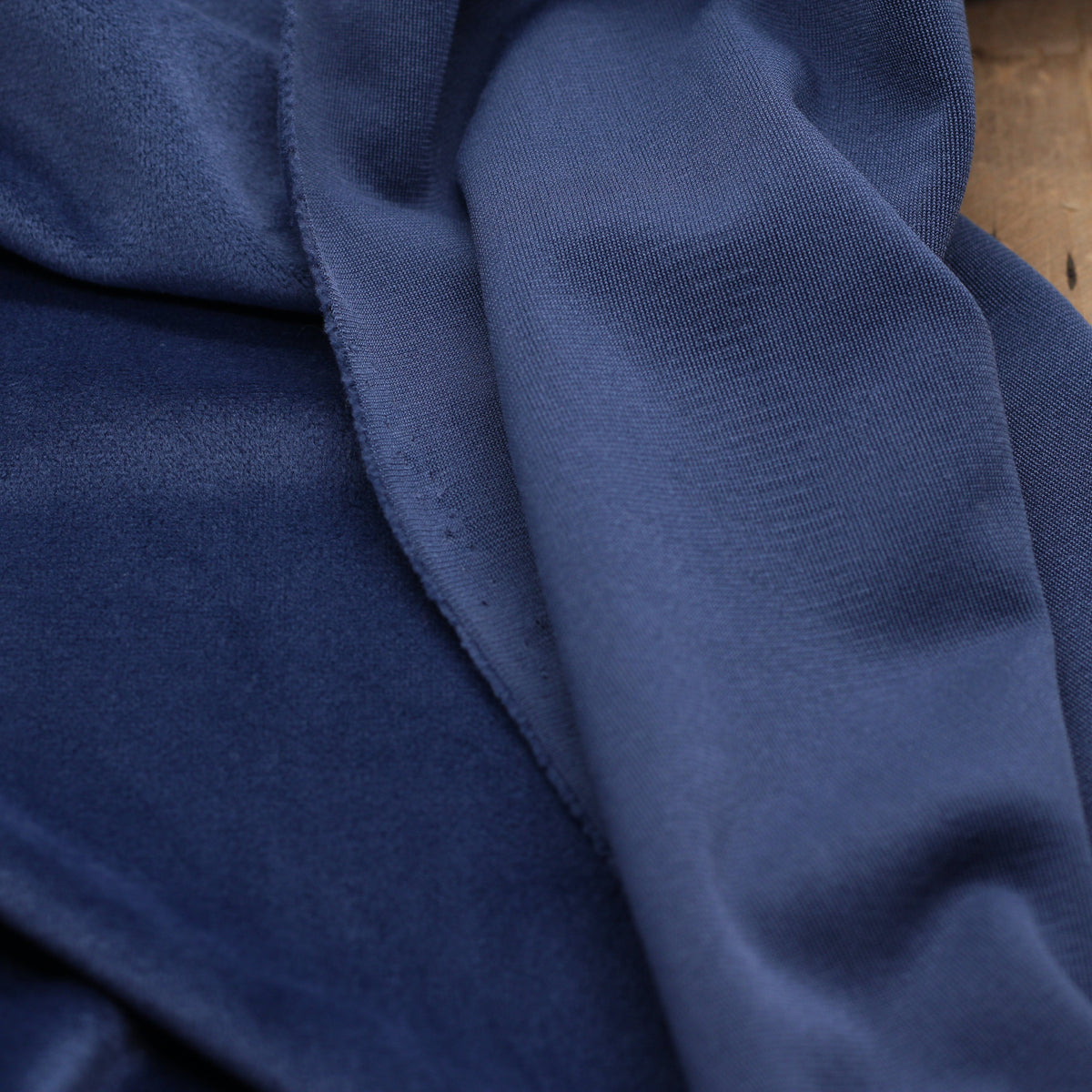 Tissu Jersey velours Ras - Bleu Denim (Vendu x10cm) Tissus Sélection Gaspard & Léonie | Gaspard et Léonie Tissus en ligne et Mercerie à Toulouse