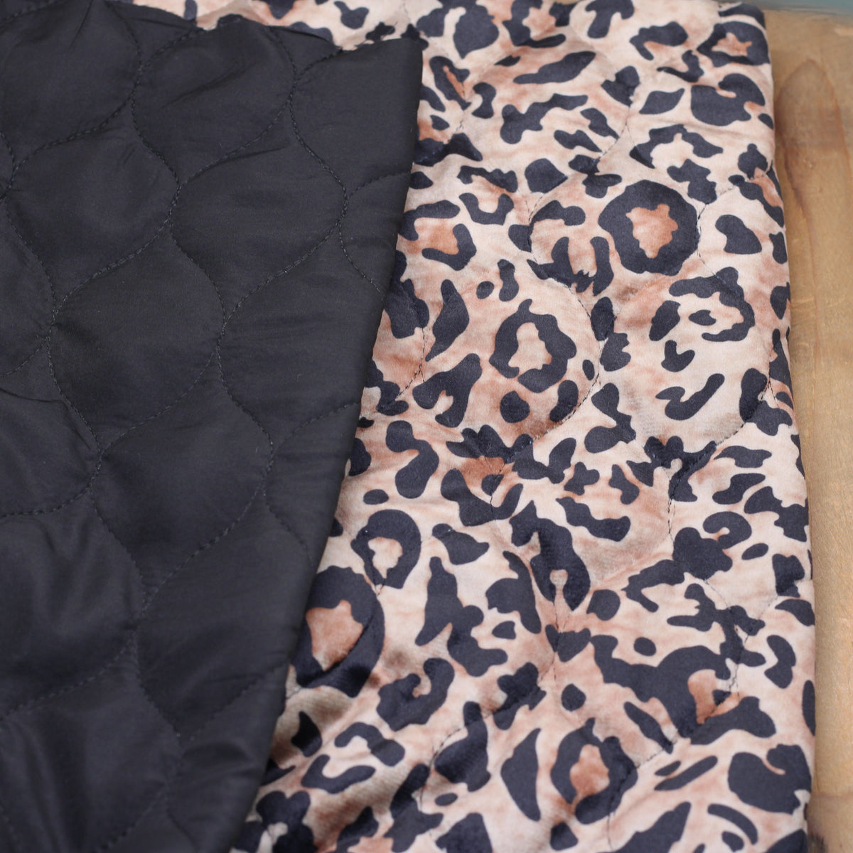 Tissu Molletonné Matelassé - LEOPARD - Noir (Vendu x10cm) Tissus Sélection Gaspard & Léonie | Gaspard et Léonie Tissus en ligne et Mercerie à Toulouse