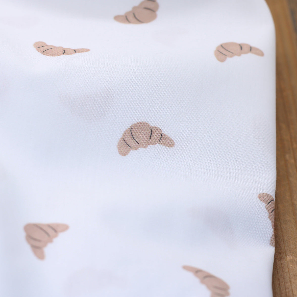 Tissu Popeline de coton - CATS CROISSANTS VIVE LA FRANCE - Blanc (Vendu x10cm) Tissus POPPY Design For You | Gaspard et Léonie Tissus en ligne et Mercerie à Toulouse