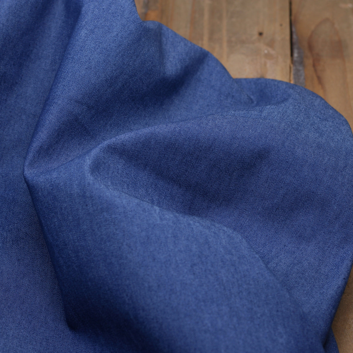 Tissu popeline de Coton Denim léger - Bleu moyen (Vendu x10cm) Tissus Sélection Gaspard & Léonie | Gaspard et Léonie Tissus en ligne et Mercerie à Toulouse