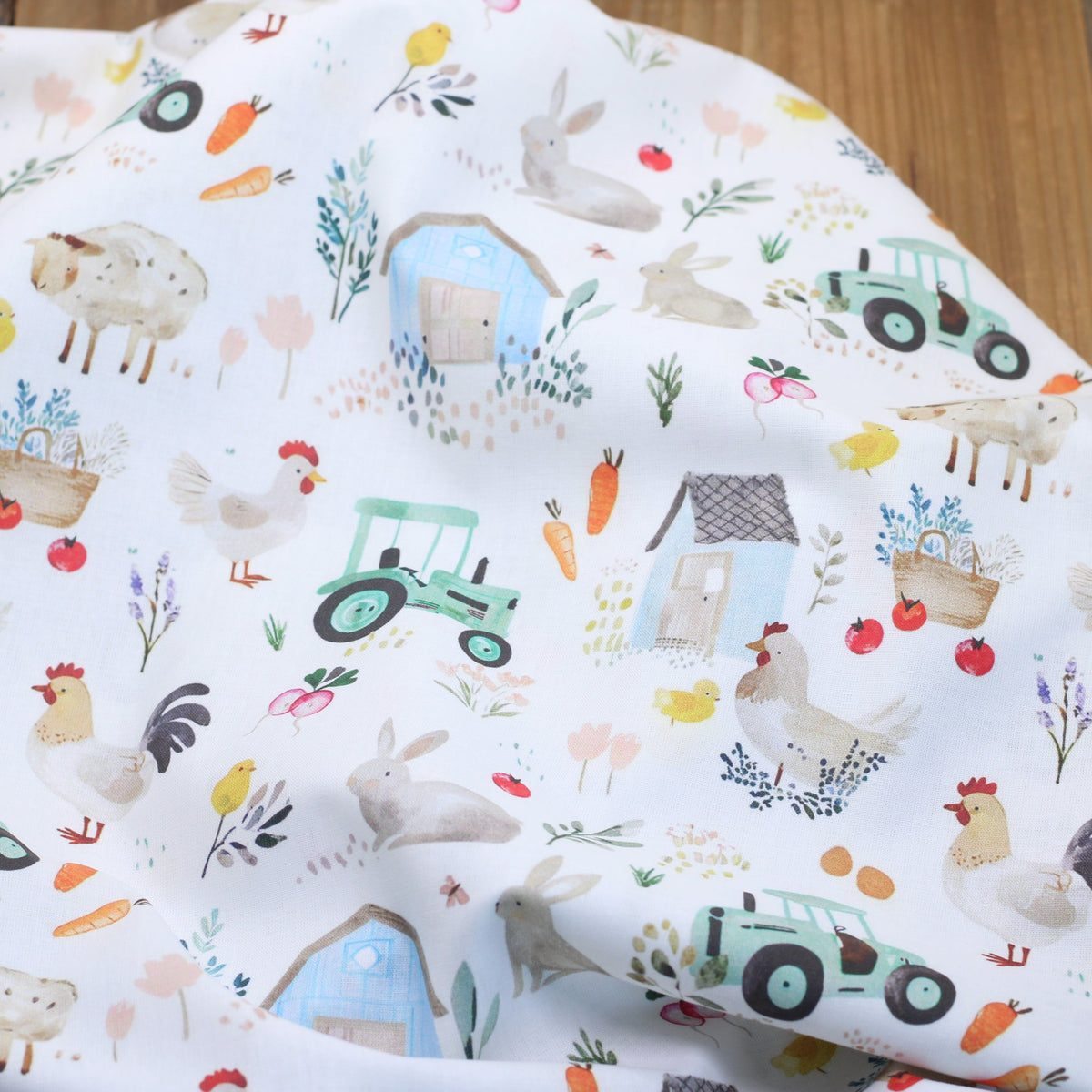 Tissu popeline de coton - TRACTEUR - Blanc (vendu x10cm) Tissus DOMOTEX | Gaspard et Léonie Tissus en ligne et Mercerie à Toulouse