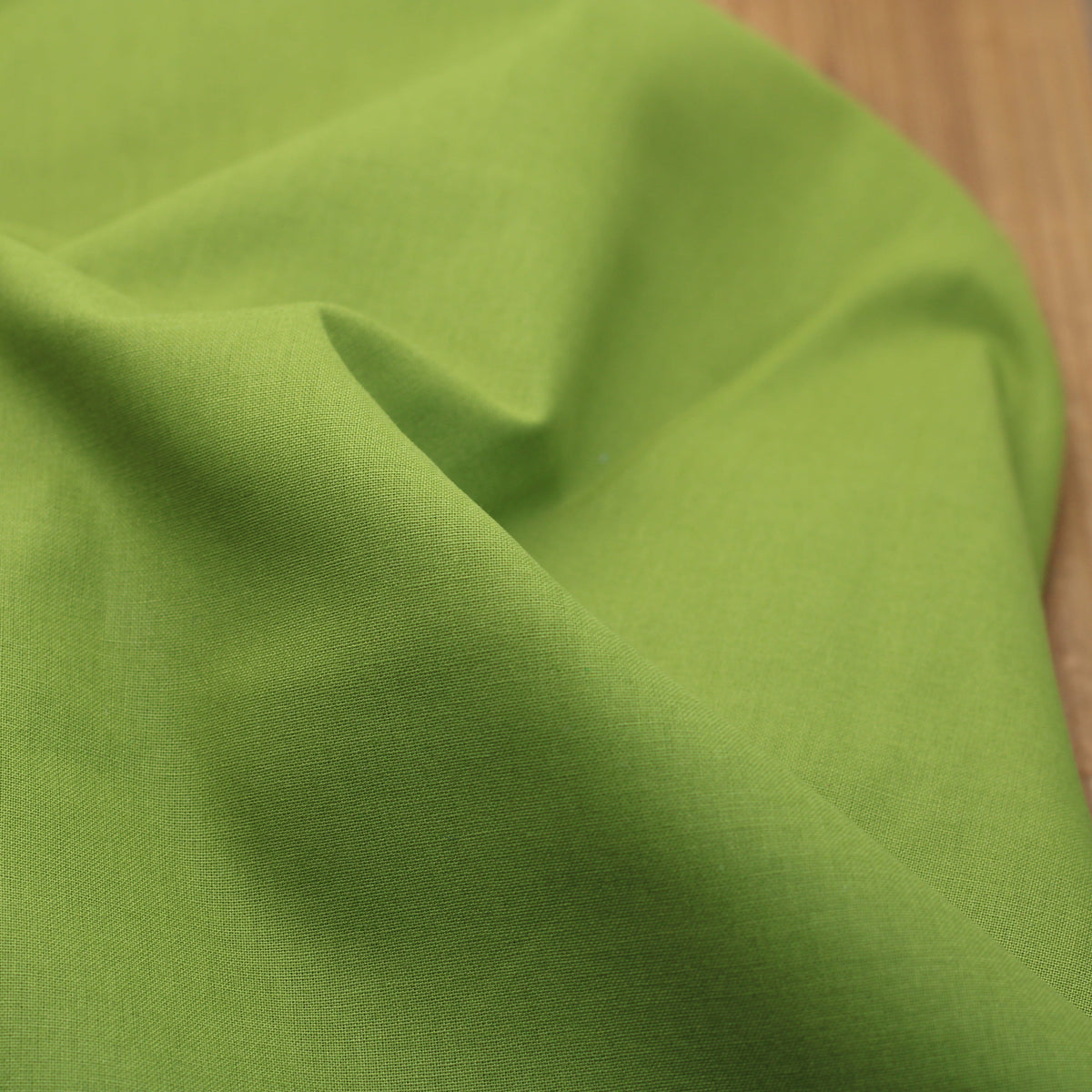Tissu popeline de coton uni Vert Mousse (Vendu x10cm) Tissus Sélection Gaspard & Léonie | Gaspard et Léonie Tissus en ligne et Mercerie à Toulouse