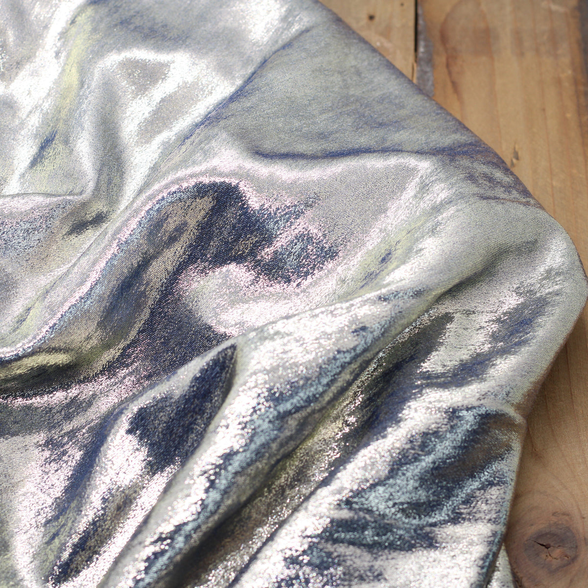 Tissu Satin denim irisé- Bleu/Or doré (Vendu x10cm) Tissus Sélection Gaspard & Léonie | Gaspard et Léonie Tissus en ligne et Mercerie à Toulouse