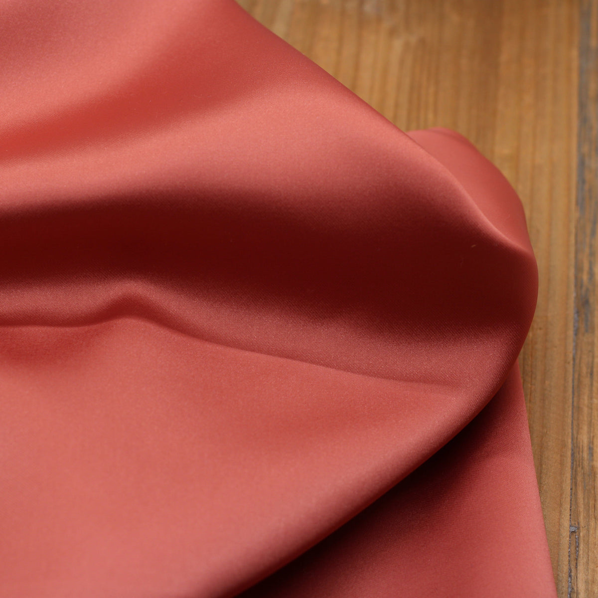 Tissu satin Duchesse uni - Terracotta (Vendu x10cm) Tissus Sélection Gaspard & Léonie | Gaspard et Léonie Tissus en ligne et Mercerie à Toulouse