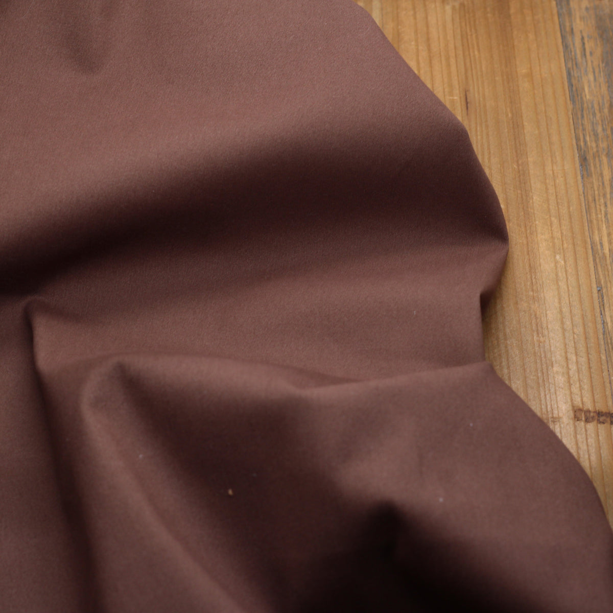 Tissu Twill de coton brossé stretch - CHINO - Marron Chocolat (Vendu par 10cm) Tissus Sélection Gaspard & Léonie | Gaspard et Léonie Tissus en ligne et Mercerie à Toulouse