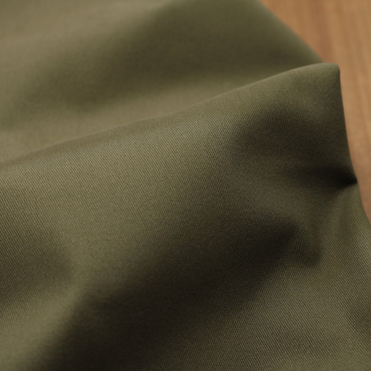 Tissu Twill de coton brossé stretch - CHINO - Vert Kaki (Vendu par 10cm) Tissus Sélection Gaspard & Léonie | Gaspard et Léonie Tissus en ligne et Mercerie à Toulouse