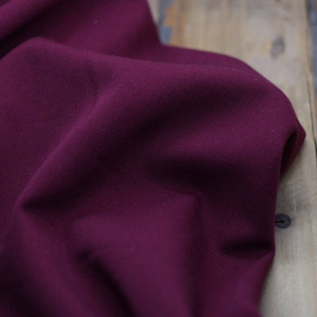 Tissu Twill Uni Stretch- Bordeaux lie de vin (Vendu x10cm) Tissus Sélection Gaspard & Léonie | Gaspard et Léonie Tissus en ligne et Mercerie à Toulouse