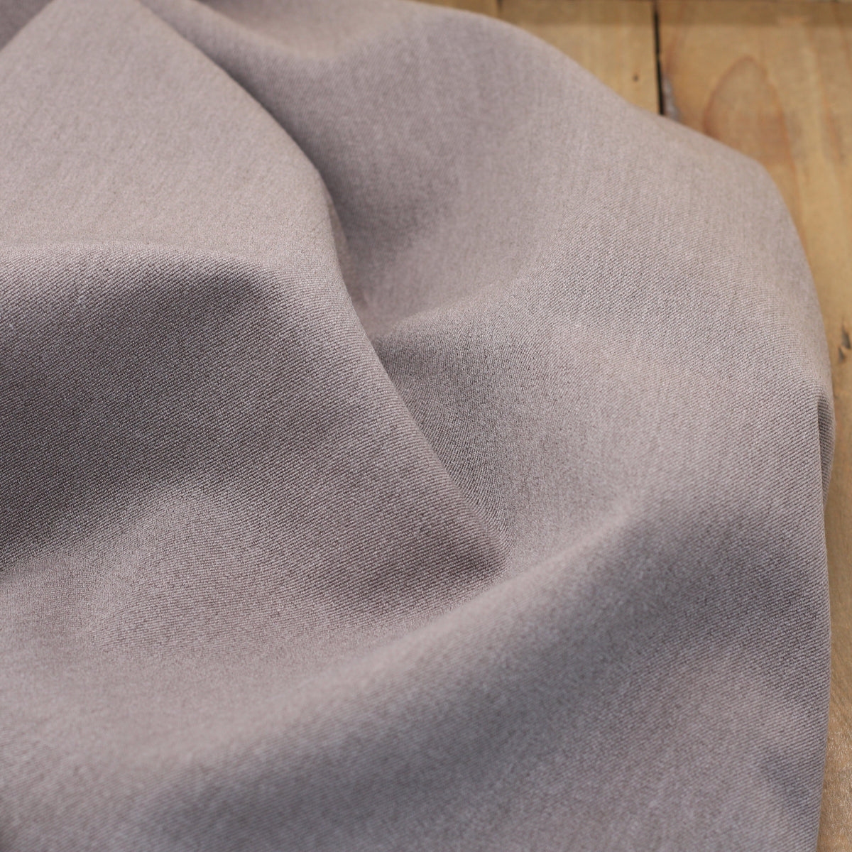 Tissu Twill Uni Stretch-Marron Glacé (Vendu x10cm) Tissus Sélection Gaspard & Léonie | Gaspard et Léonie Tissus en ligne et Mercerie à Toulouse