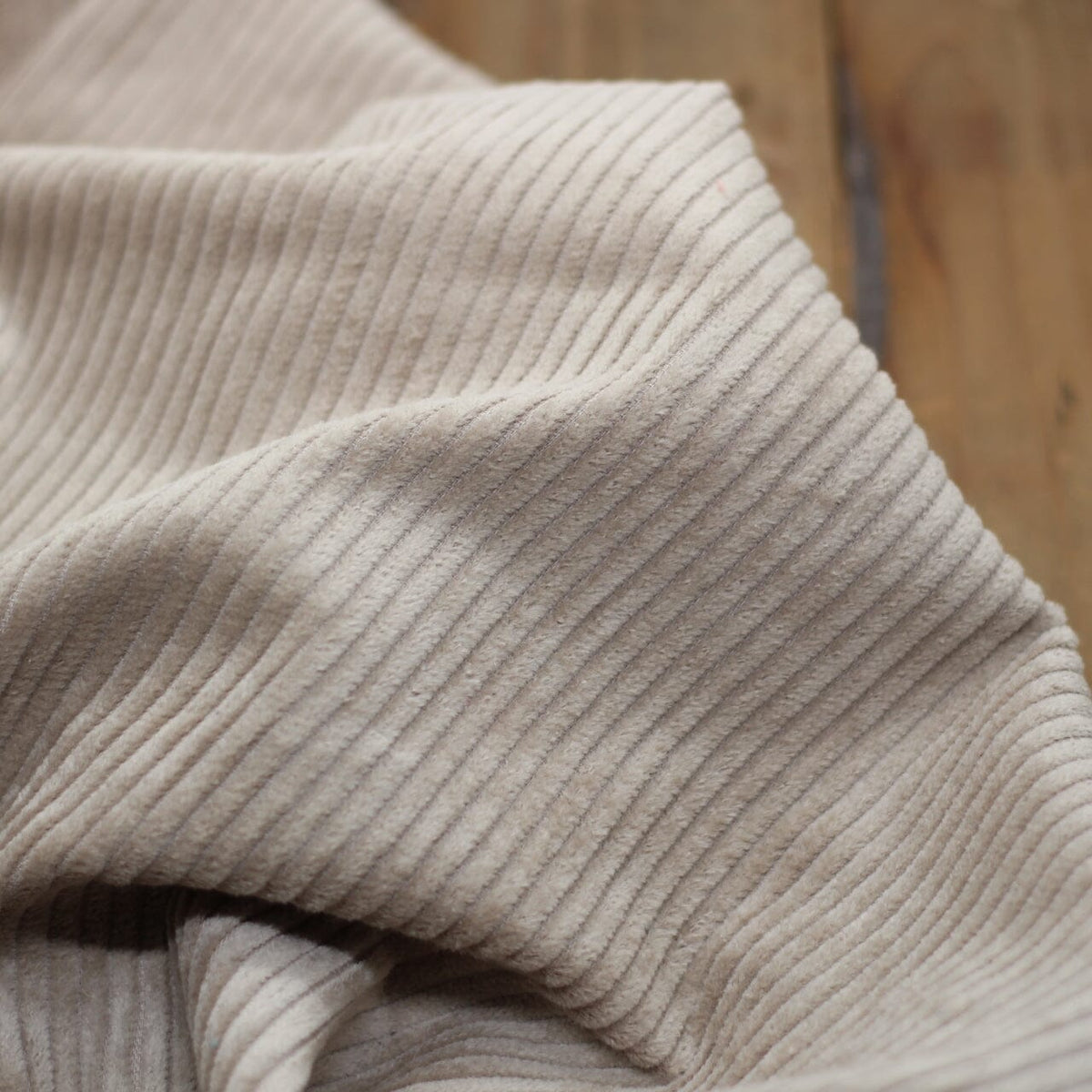 Tissu Velours Grosses côtes - Beige (vendu x10cm) Tissus Sélection Gaspard & Léonie | Gaspard et Léonie Tissus en ligne et Mercerie à Toulouse