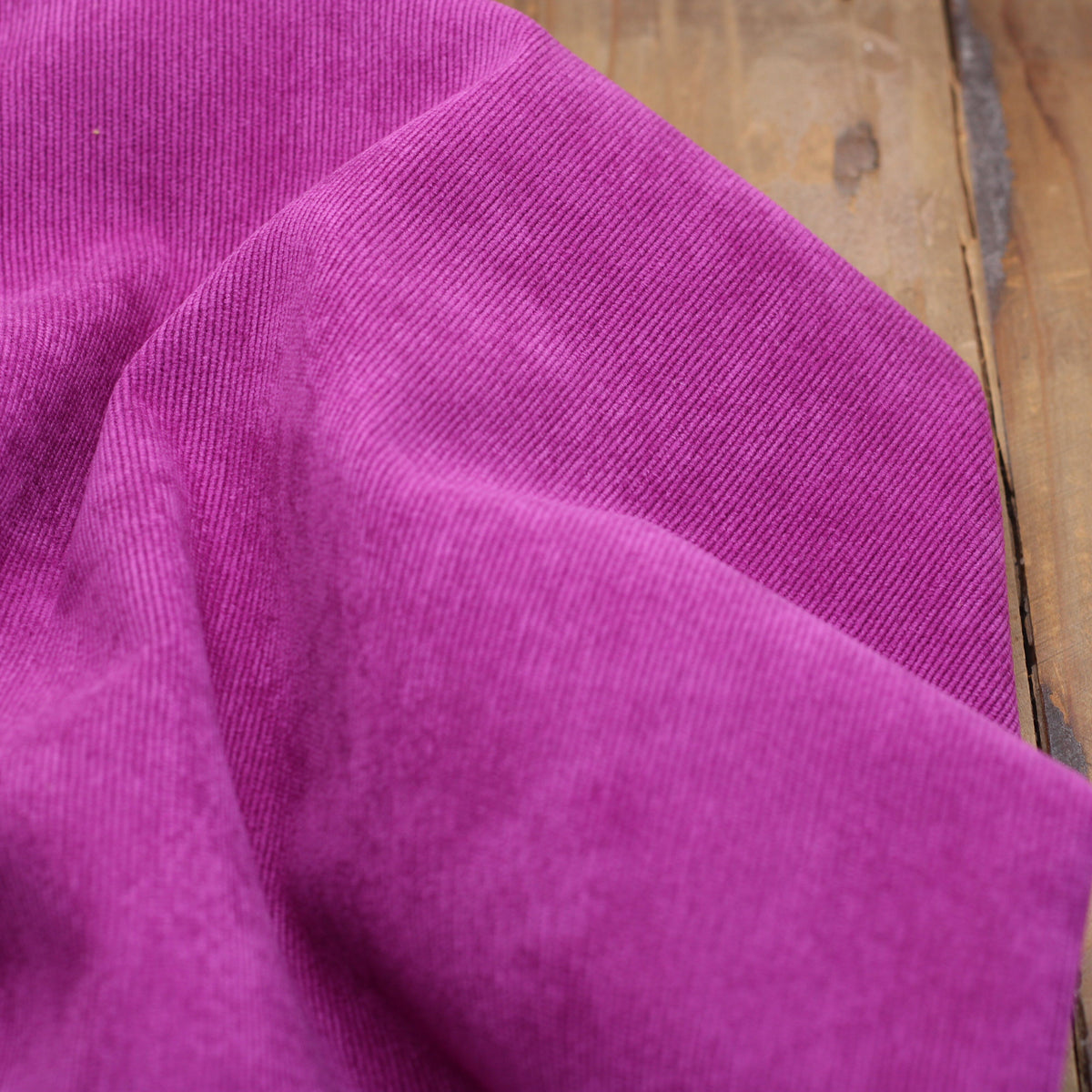 Tissu Velours milleraies Violet Ciclamen (vendu x10cm) Tissus Sélection Gaspard & Léonie | Gaspard et Léonie Tissus en ligne et Mercerie à Toulouse