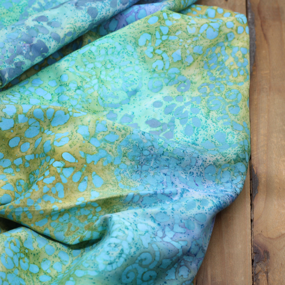 Tissu Viscose Batik #12 - Turquoise (Vendu x10cm) Tissus Sélection Gaspard & Léonie | Gaspard et Léonie Tissus en ligne et Mercerie à Toulouse