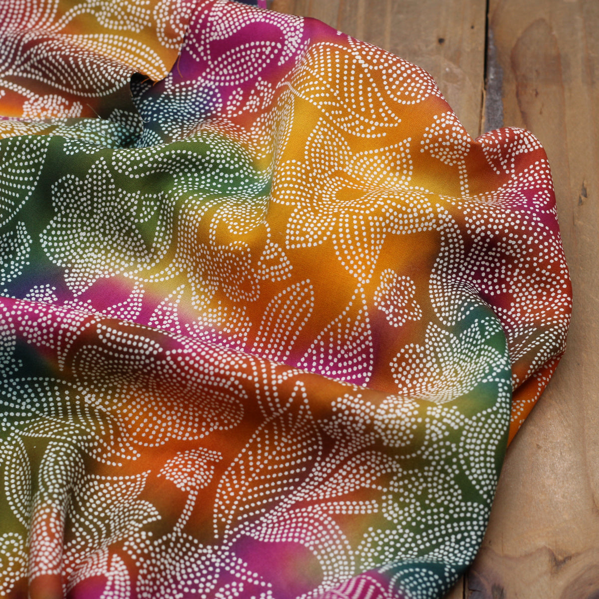 Tissu Viscose Batik #9 -FLOWERS (Vendu x10cm) Tissus Sélection Gaspard & Léonie | Gaspard et Léonie Tissus en ligne et Mercerie à Toulouse