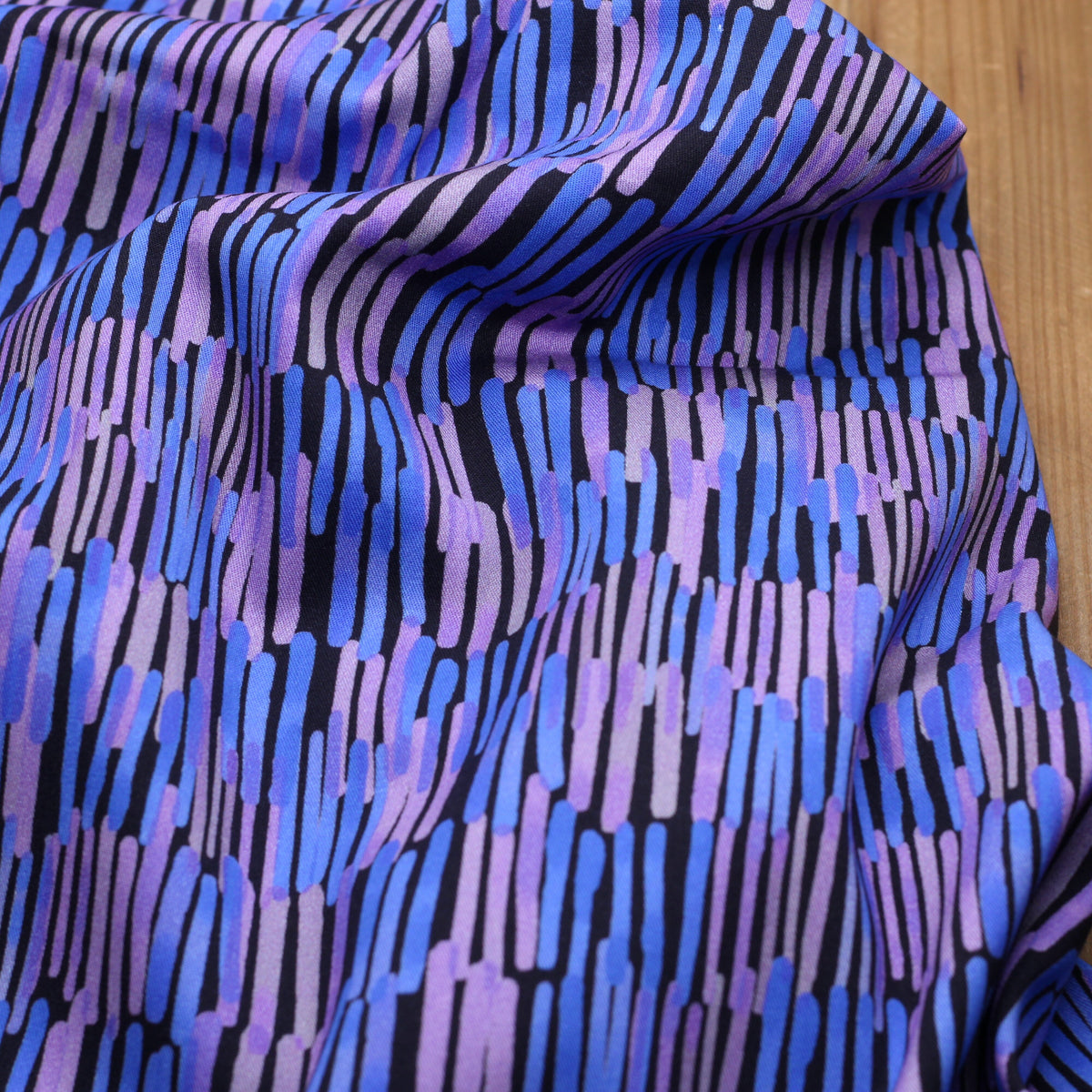 Tissu Viscose Stretch Rayures - Mauve/Noir (Vendu x10cm) Tissus Sélection Gaspard & Léonie | Gaspard et Léonie Tissus en ligne et Mercerie à Toulouse