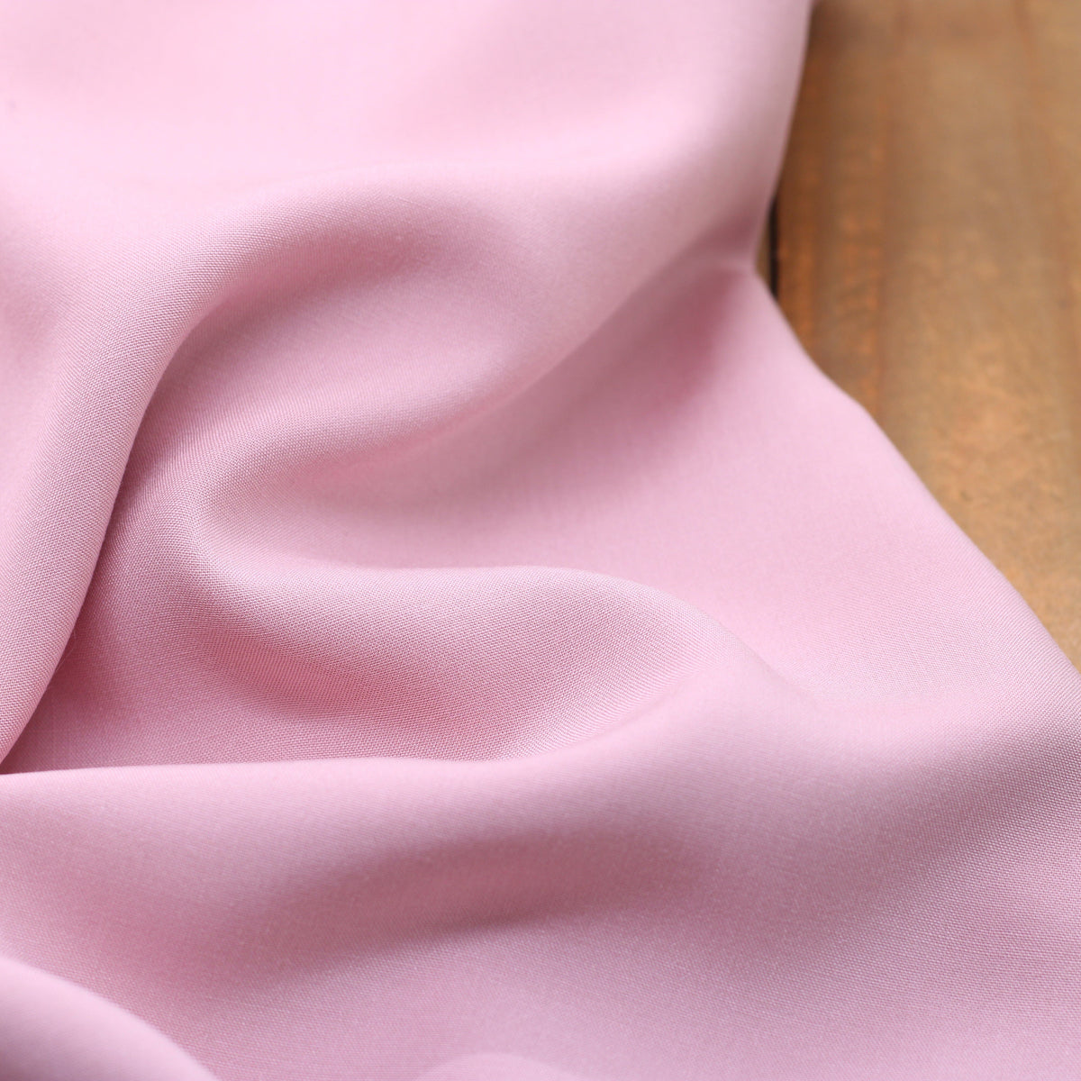 Tissu Viscose Unie - Rose pale (Vendu x10cm) Tissus Sélection Gaspard & Léonie | Gaspard et Léonie Tissus en ligne et Mercerie à Toulouse