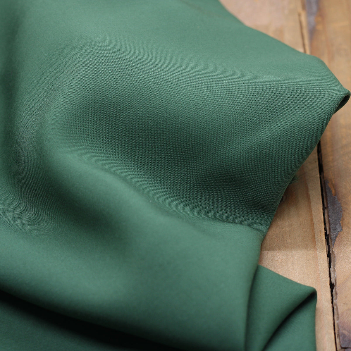 Tissu Viscose Unie - Vert foret (Vendu x10cm) Tissus Sélection Gaspard & Léonie | Gaspard et Léonie Tissus en ligne et Mercerie à Toulouse