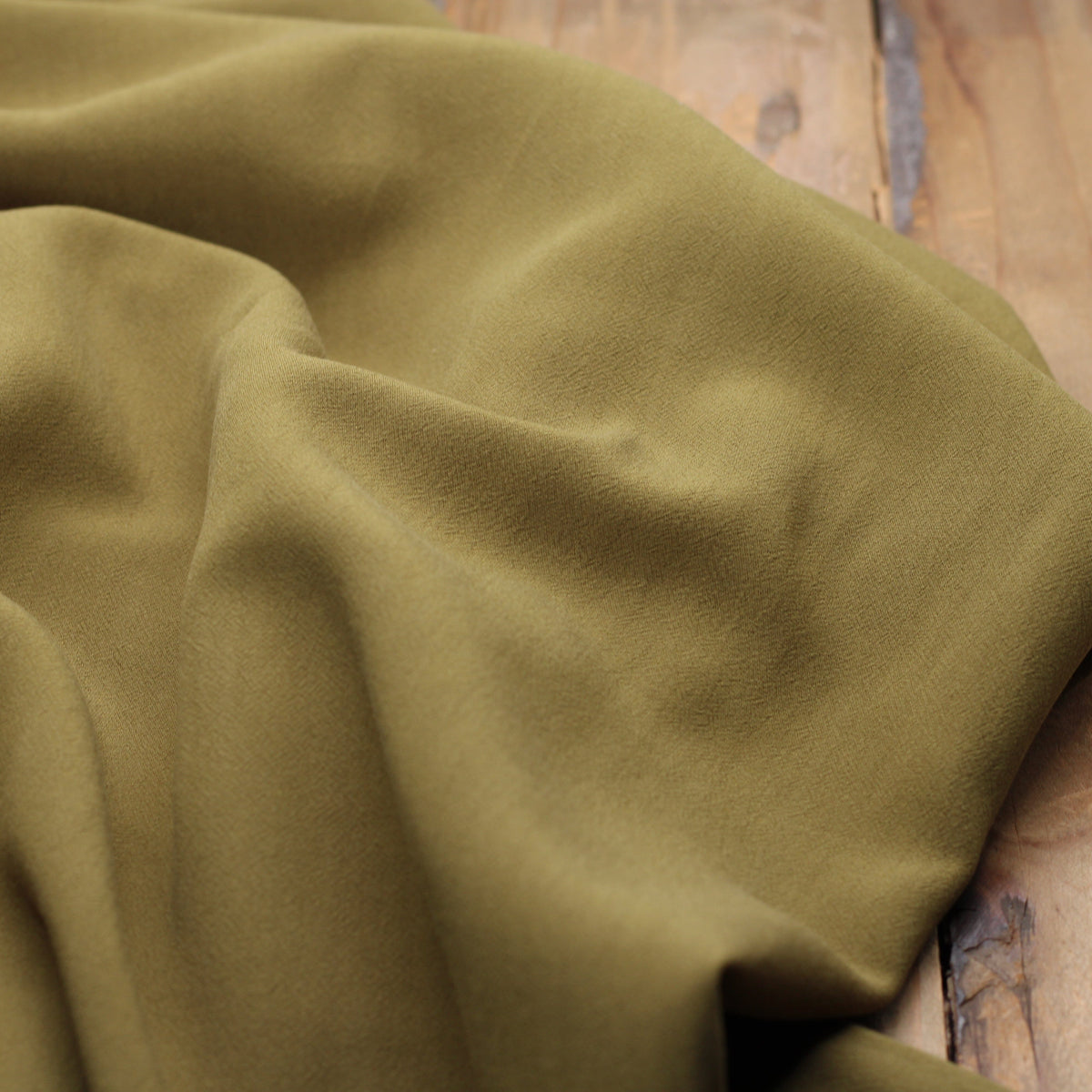 Tissu Viscose Unie - Vert tapenade (Vendu x10cm) Tissus Sélection Gaspard & Léonie | Gaspard et Léonie Tissus en ligne et Mercerie à Toulouse
