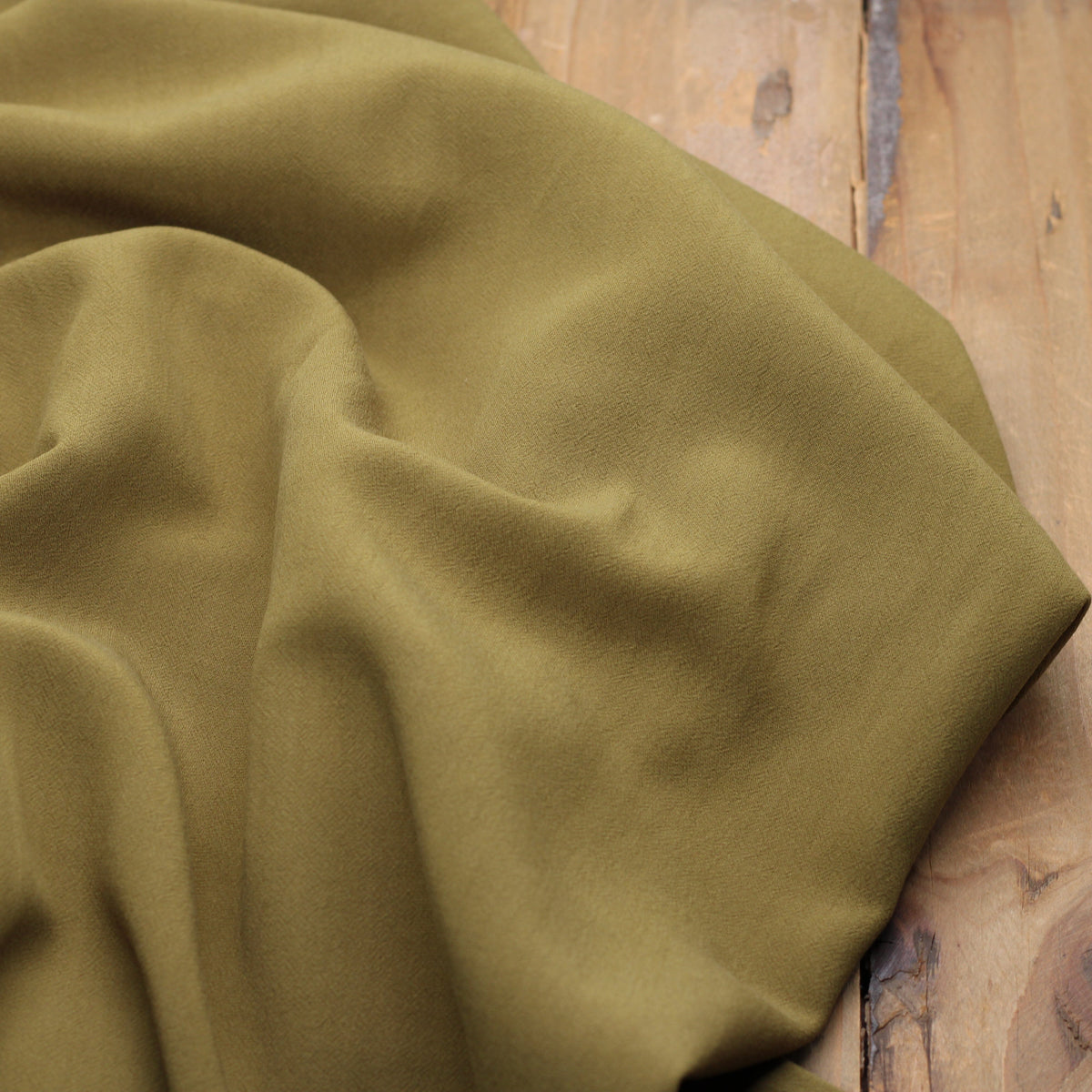 Tissu Viscose Unie - Vert tapenade (Vendu x10cm) Tissus Sélection Gaspard & Léonie | Gaspard et Léonie Tissus en ligne et Mercerie à Toulouse