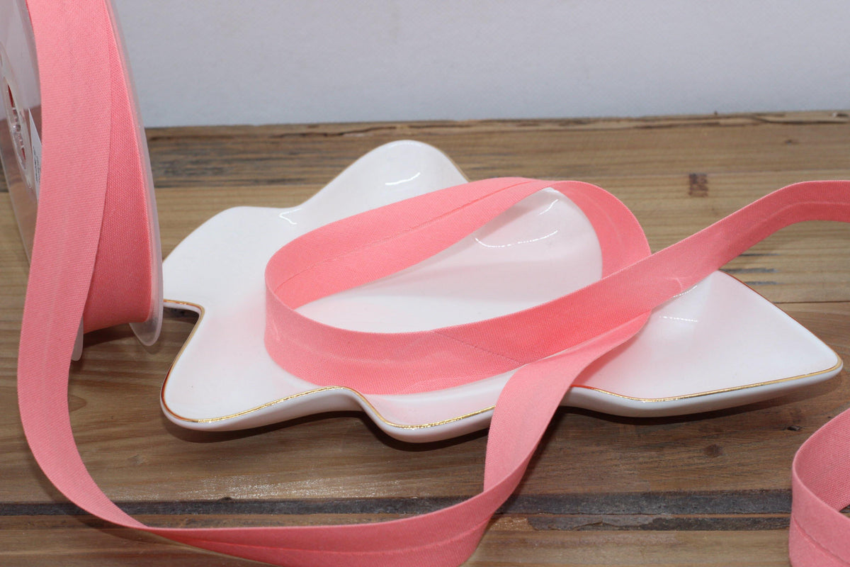 Biais Polycoton uni COL:58 20mm Rose corail (Vendu x10cm) - L'atelier de Gaspard et Léonie