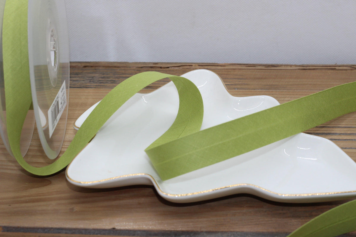 Biais Polycoton uni COL:90 20mm Vert Gazon (Vendu x10cm) - L'atelier de Gaspard et Léonie